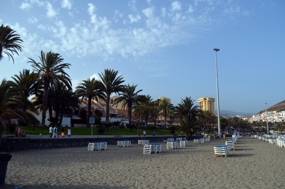 Sunny beach-front  house 