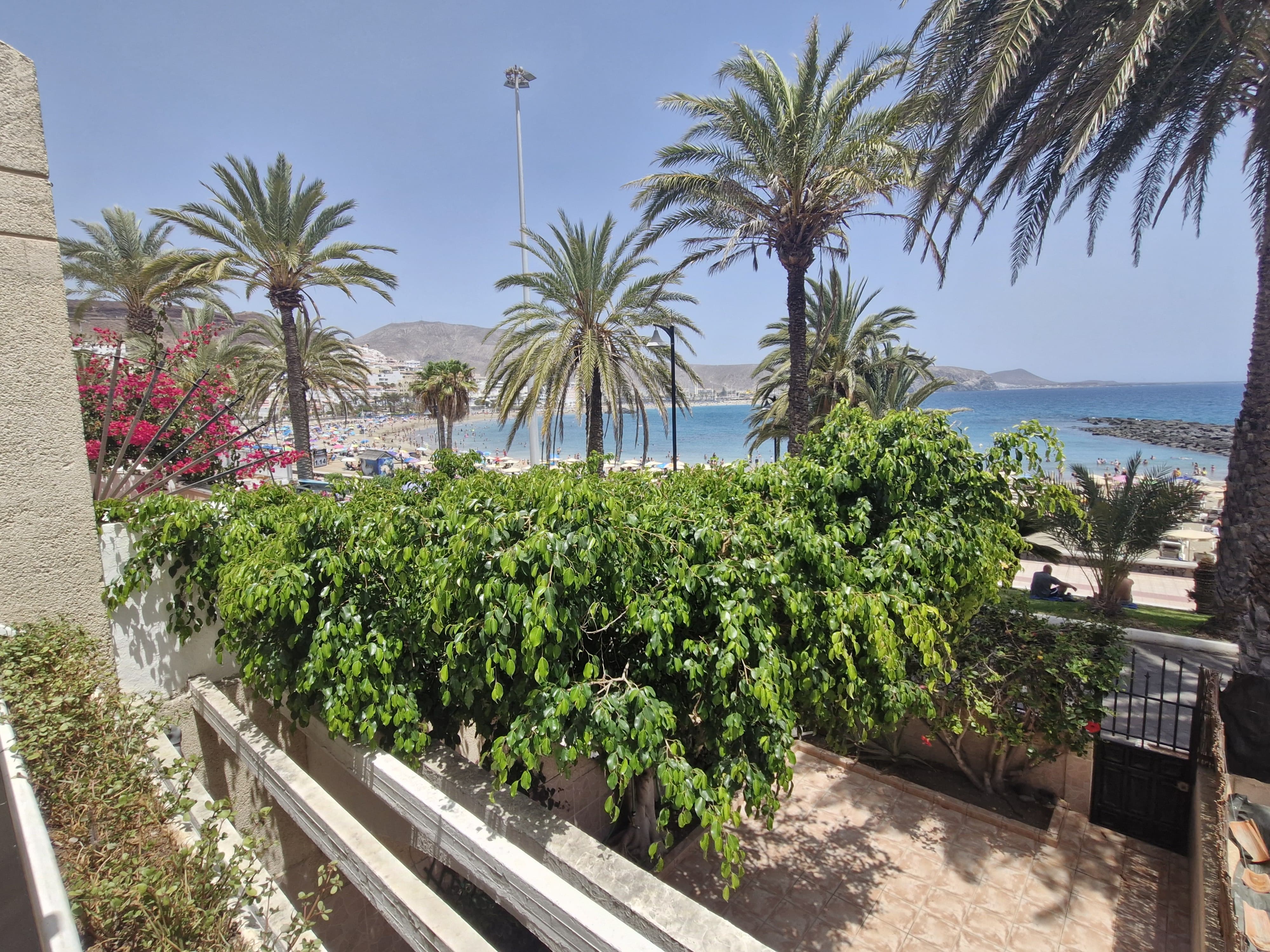 Sunny beach-front  house 