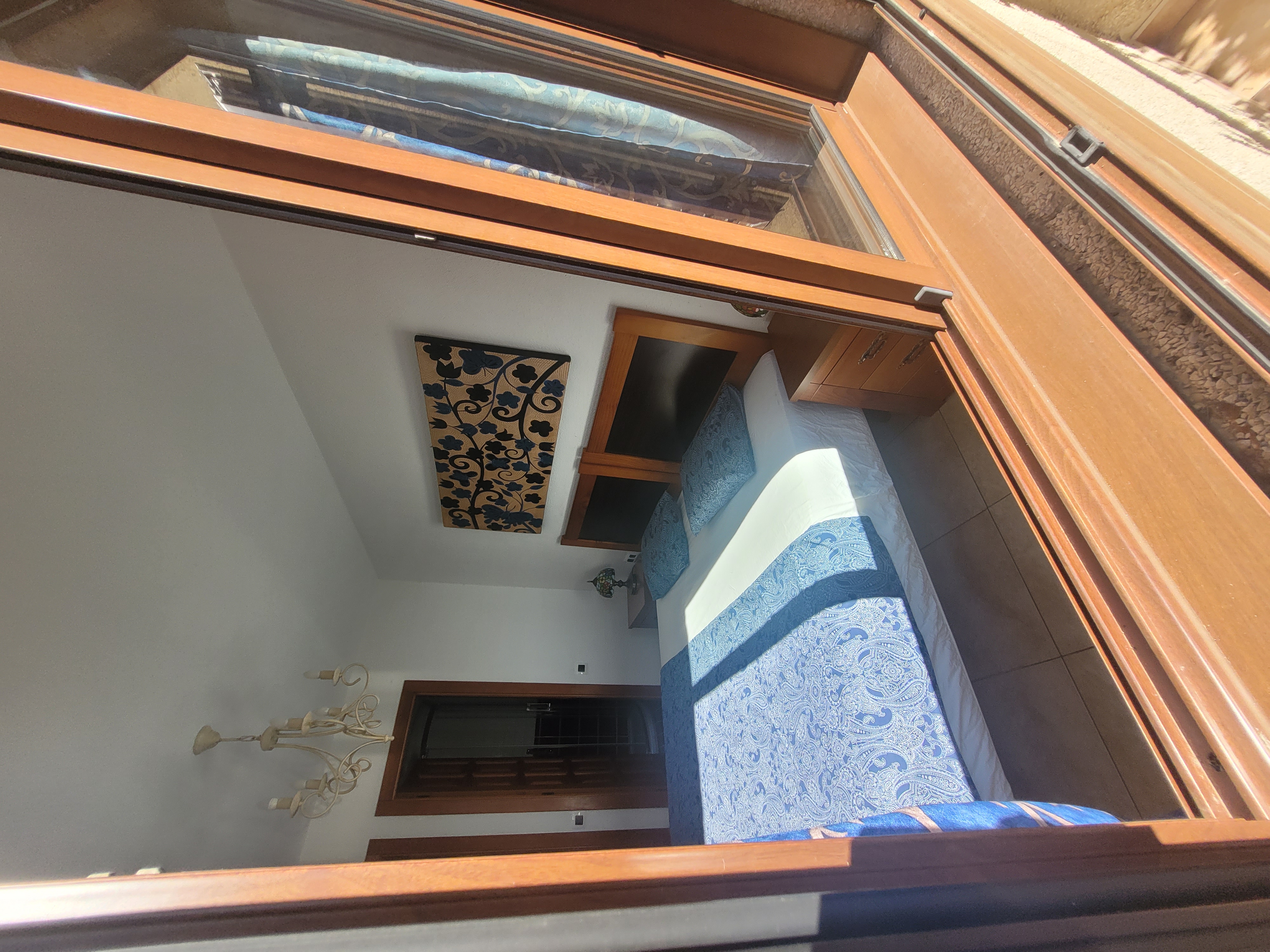 Sunny beach-front  house 