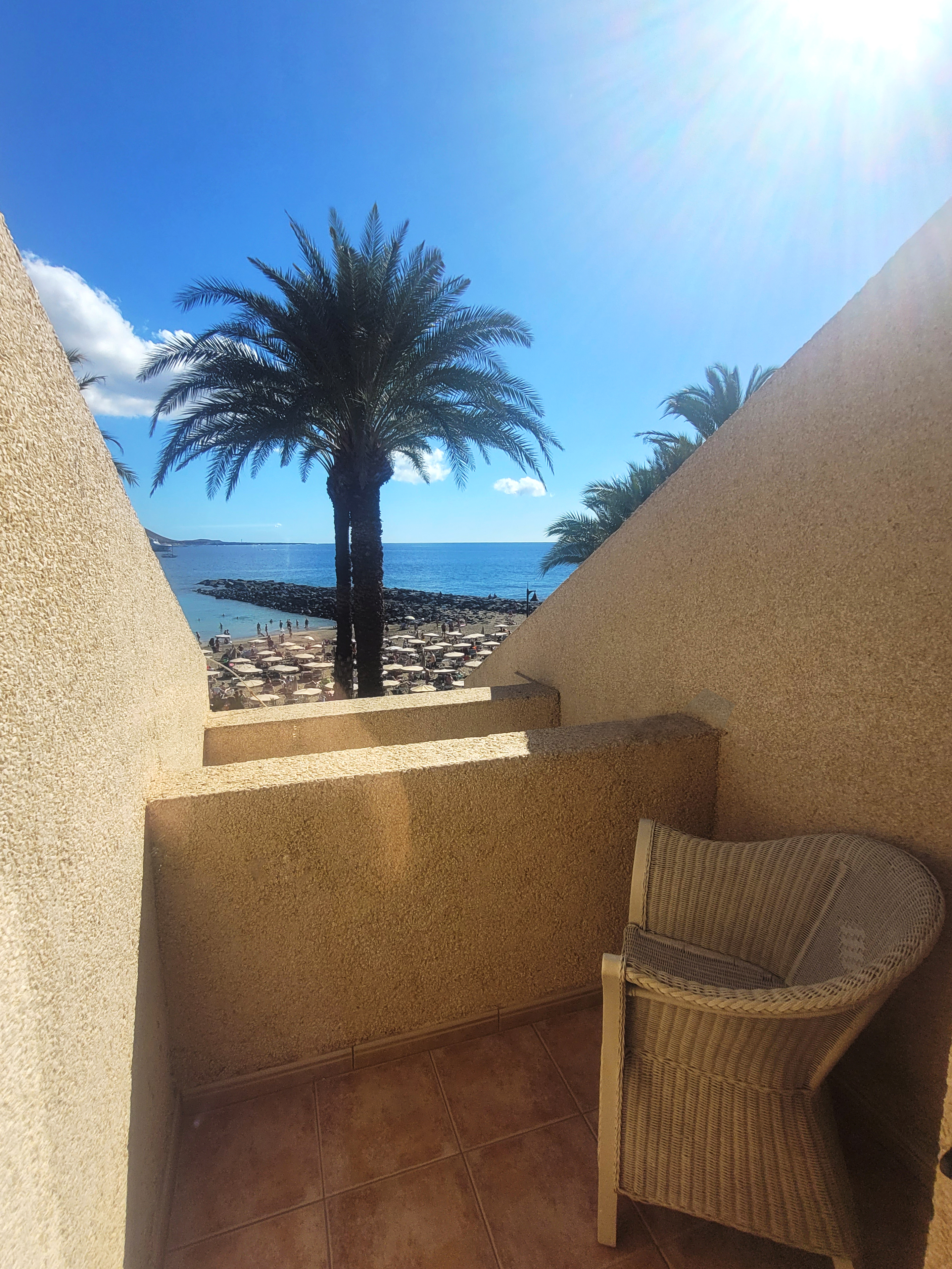 Sunny beach-front  house 